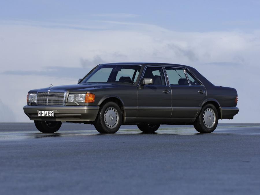  Mercedes-Benz 560 SEL 1985 года  (фото 1 из 14)